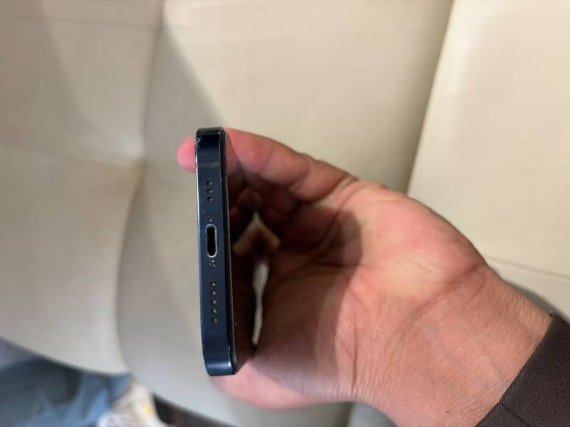 Apple iPhone 12 3