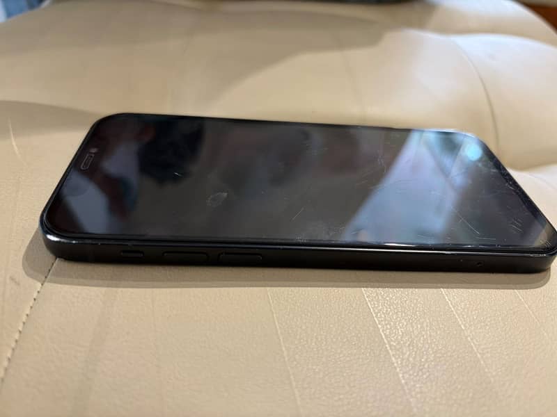 Apple iPhone 12 4