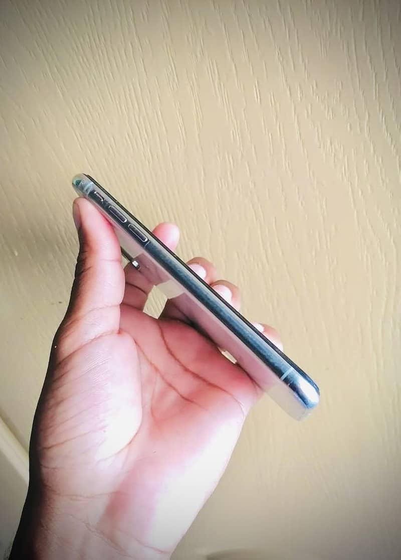 Apple iPhone X 4