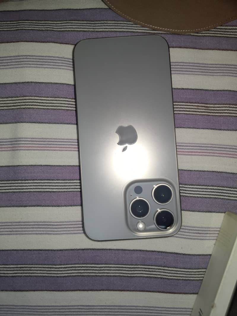 Apple iPhone 15 Pro Max 3