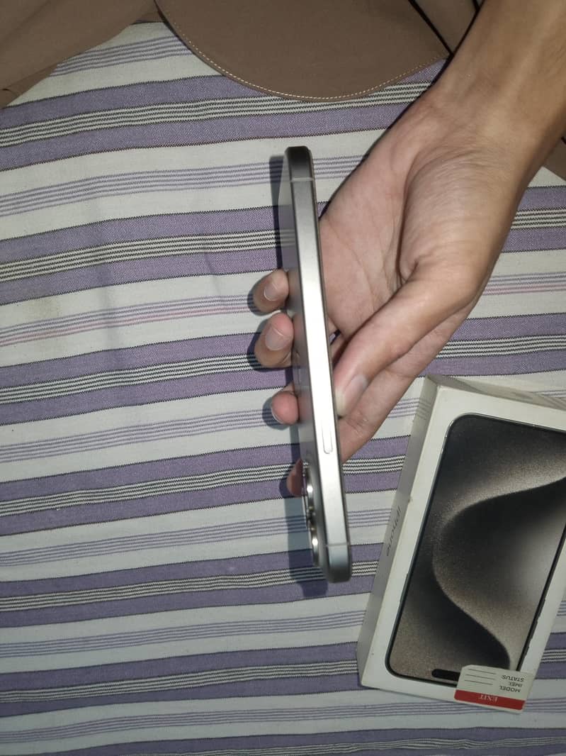 Apple iPhone 15 Pro Max 4