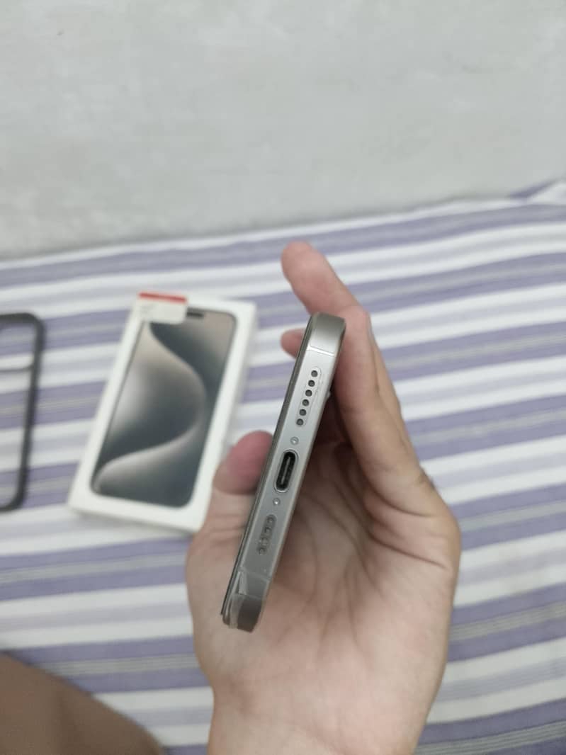 Apple iPhone 15 Pro Max 6