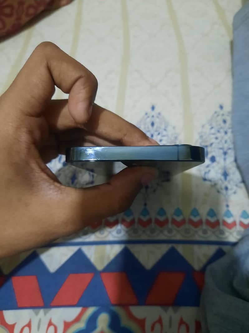 Apple iPhone 12 Pro 4