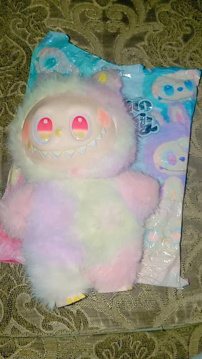 Brand New Labubu Collectible Toy - Excellent Condition