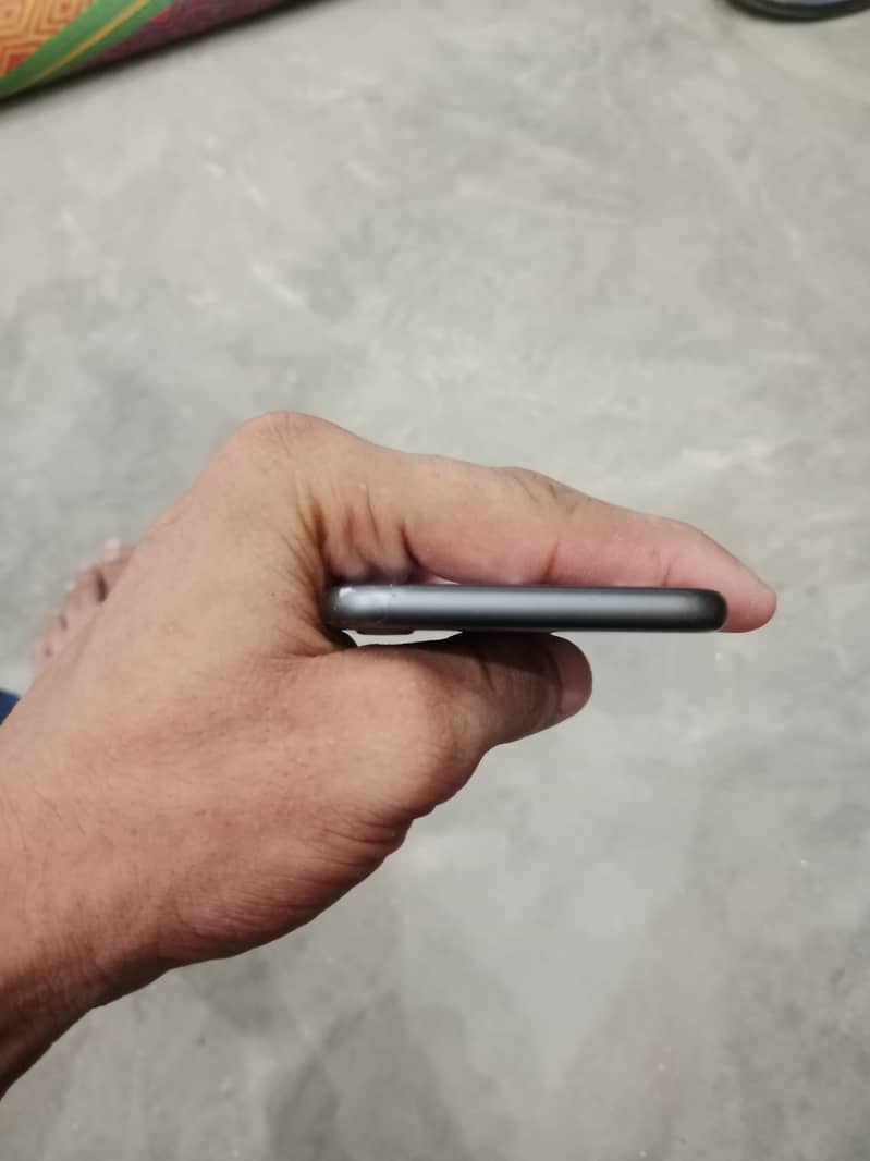 Apple iPhone 8 4