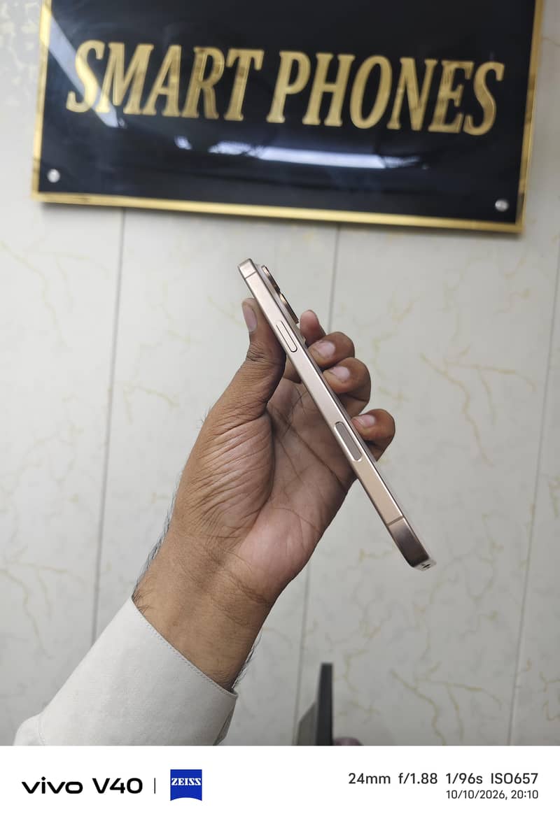 Apple iPhone 16 Pro Max 2