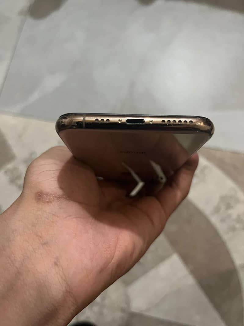 Apple iPhone XS 1