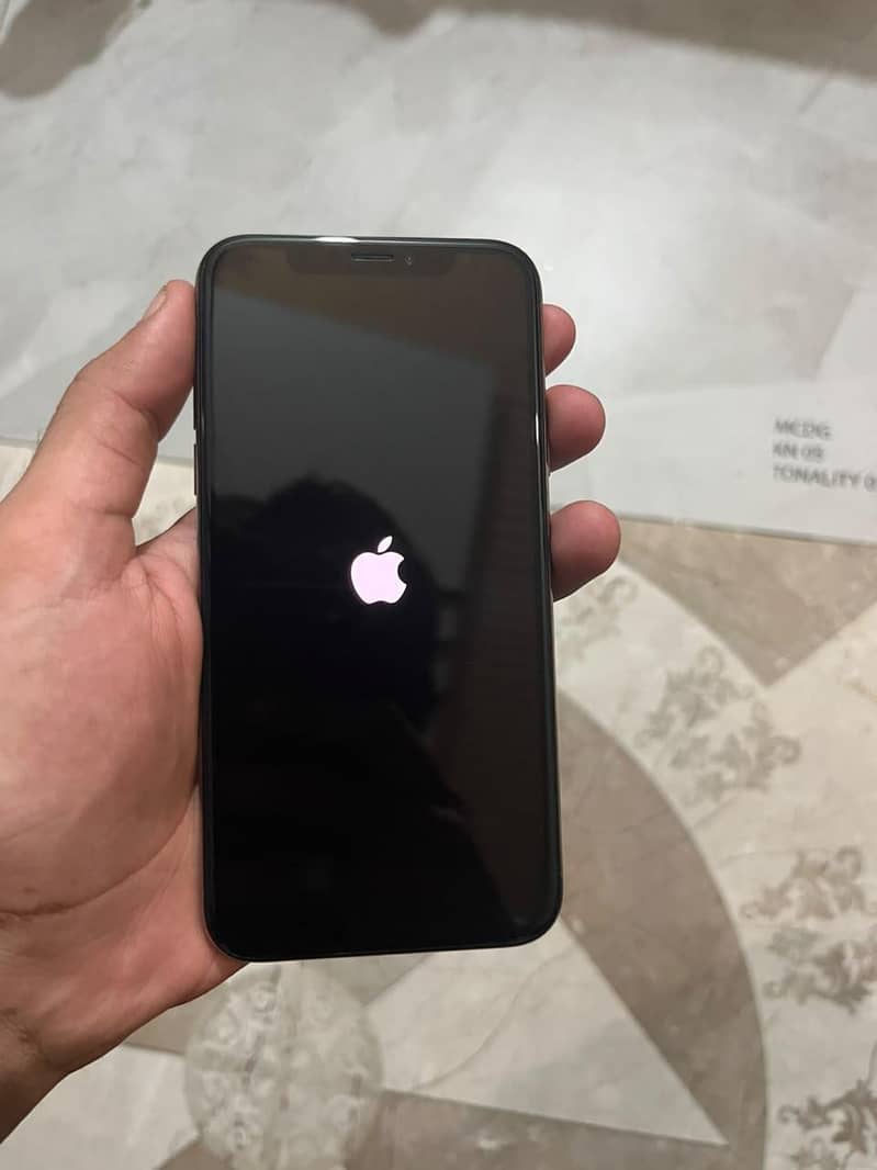 Apple iPhone XS 5