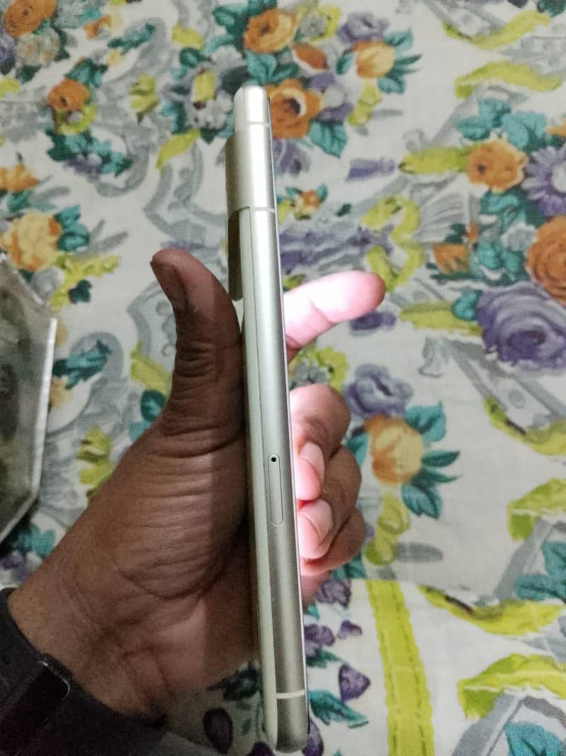 Google Pixel 7 4
