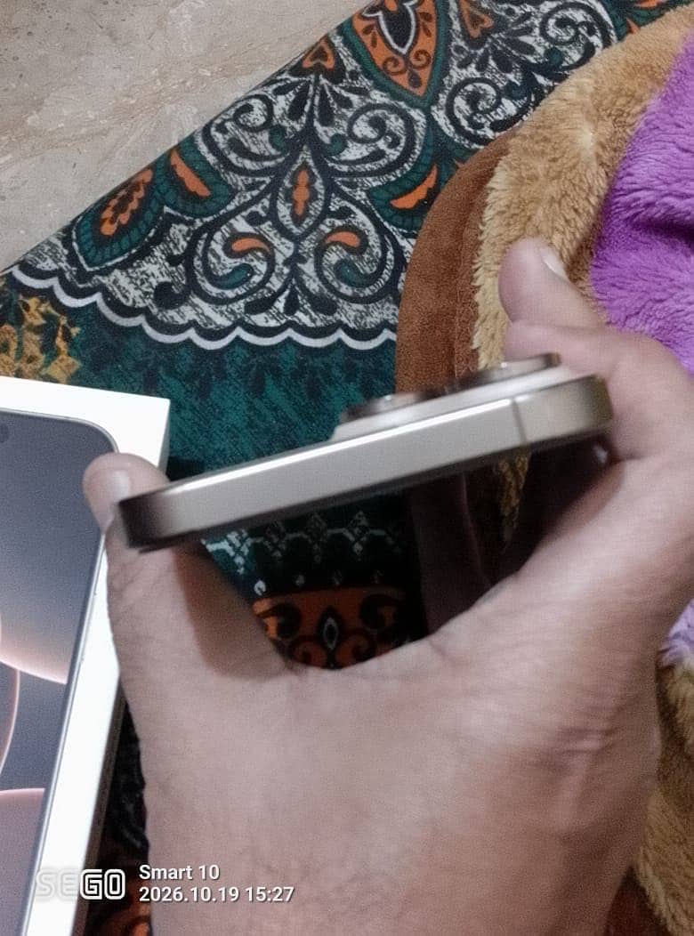 Apple iPhone 16 Pro Max 2