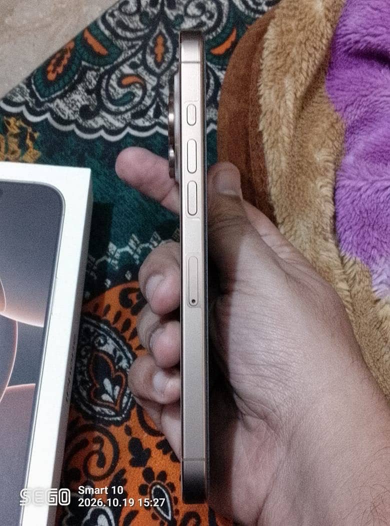 Apple iPhone 16 Pro Max 6