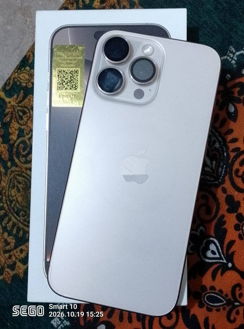 Apple iPhone 16 Pro Max 9