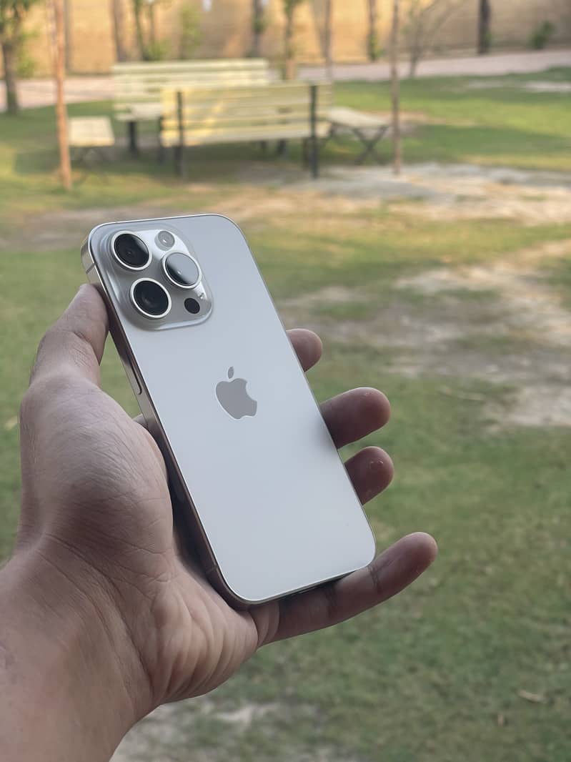 Apple iPhone 15 Pro 0