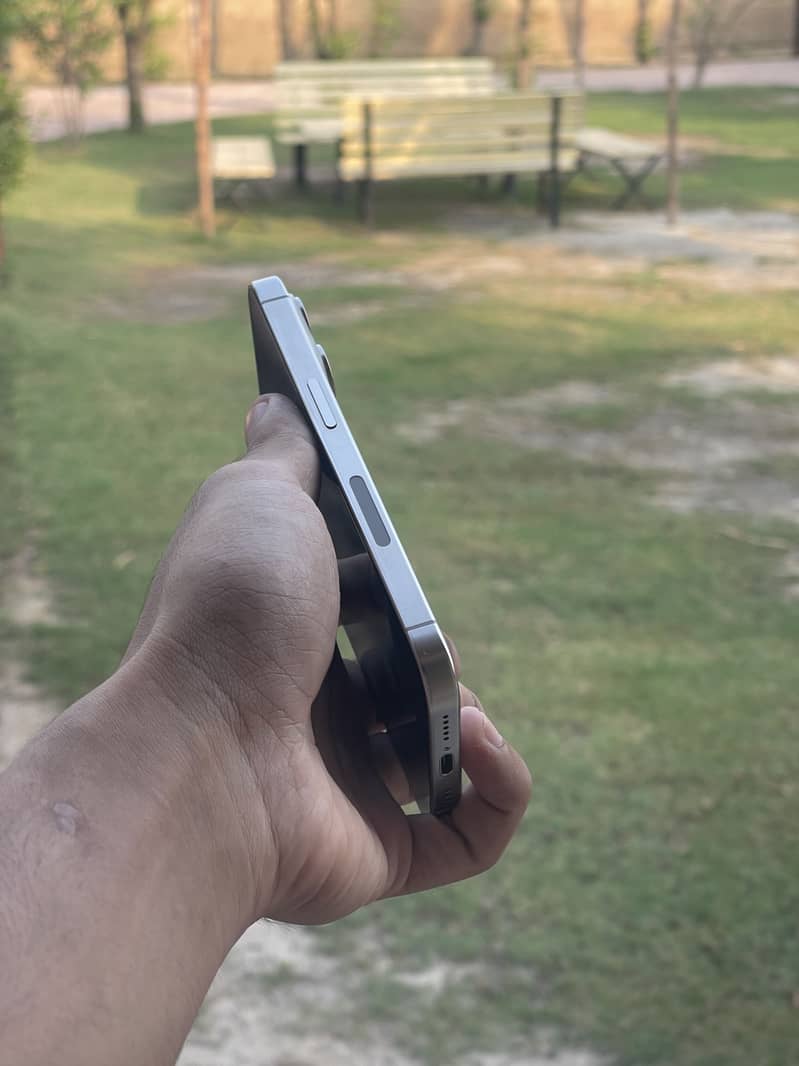 Apple iPhone 15 Pro 1