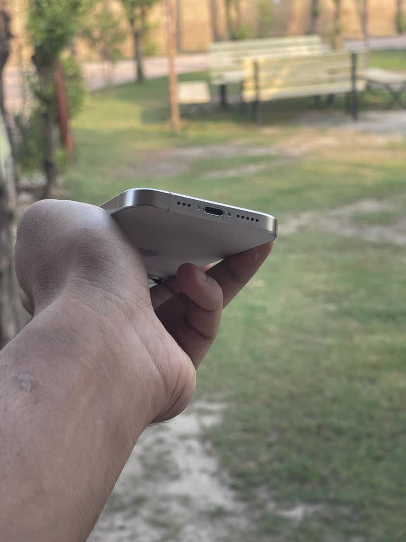Apple iPhone 15 Pro 2