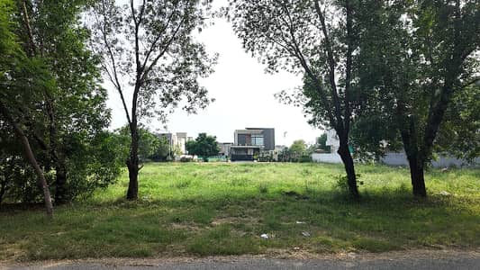 Investors Should sale This Prime Location Residential Plot Located Ideally In DHA Defence