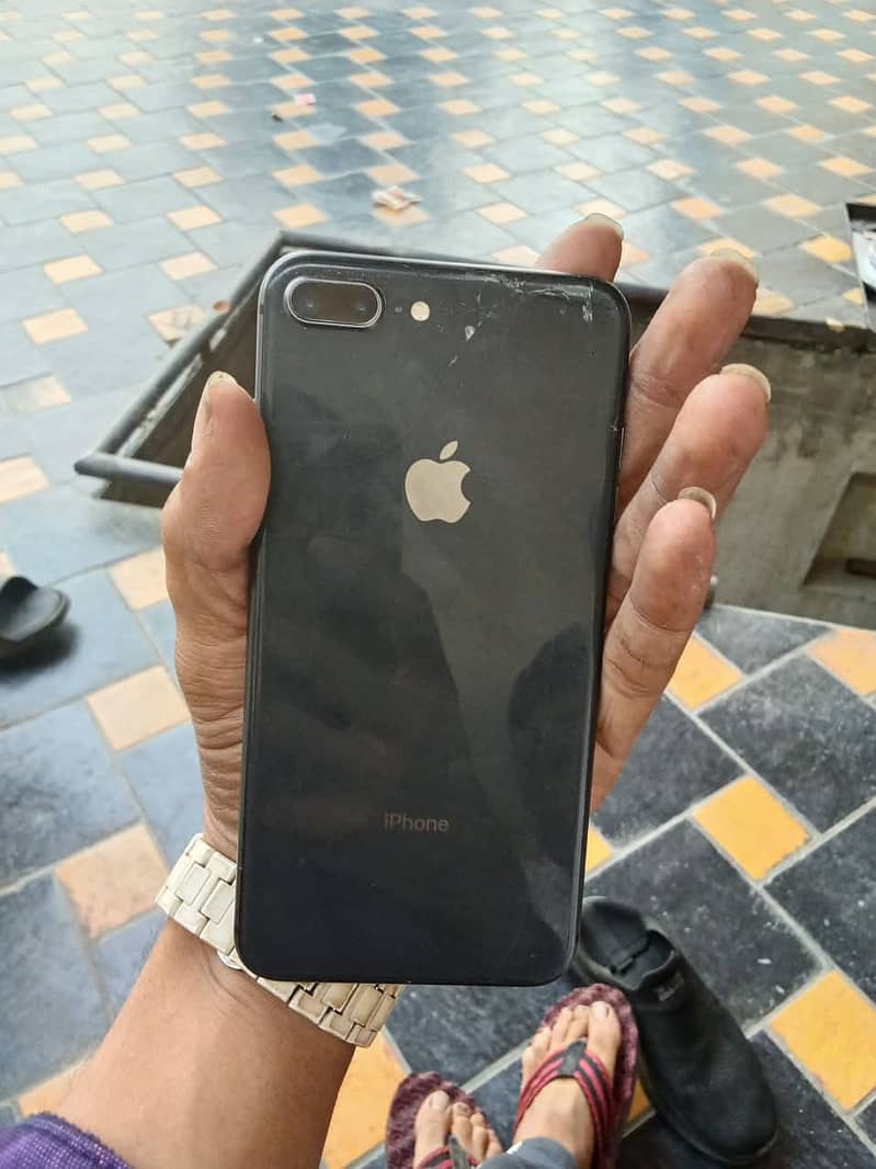 Apple iPhone 8 Plus 1