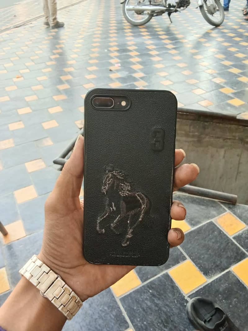 Apple iPhone 8 Plus 3