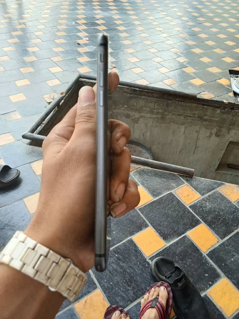 Apple iPhone 8 Plus 4