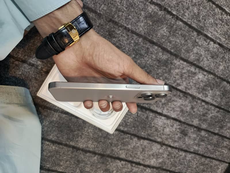 Apple iPhone 15 Pro Max 5