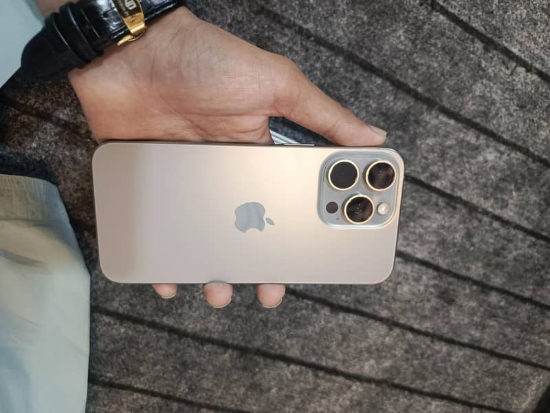 Apple iPhone 15 Pro Max 7