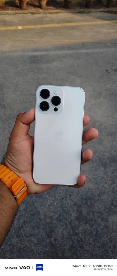 iPhone 14 Pro Max 10/10 White color 100 orignal health water pack