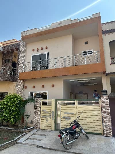 Like New House For Rent In A Block