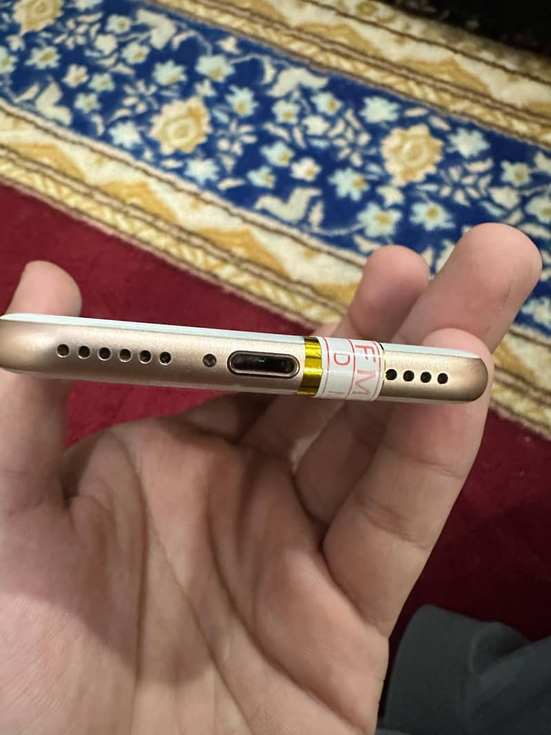 Apple iPhone 8 3