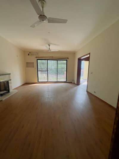 1 kanal 8 Marla House for Rent Ideal for Office Use & Residence
