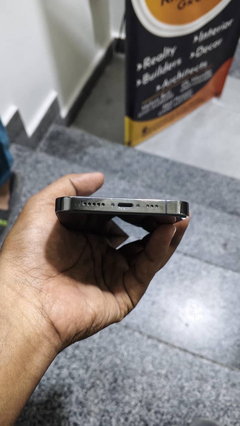 Apple iPhone 13 Pro 1