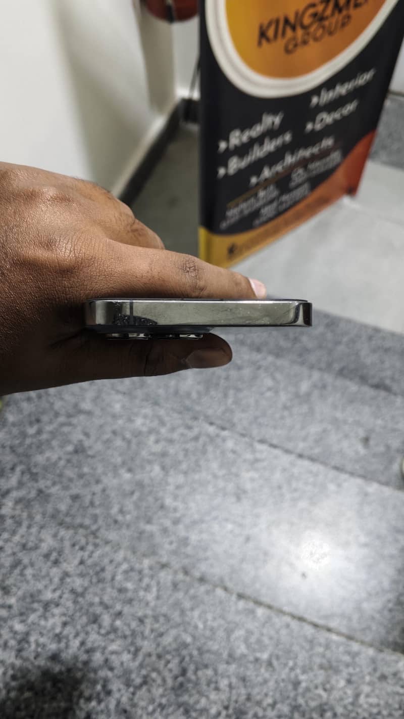 Apple iPhone 13 Pro 4