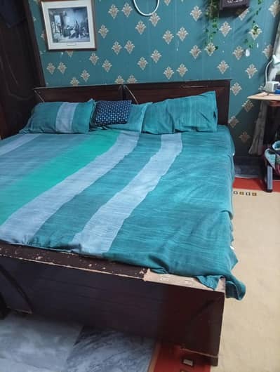 2 single beds without matress