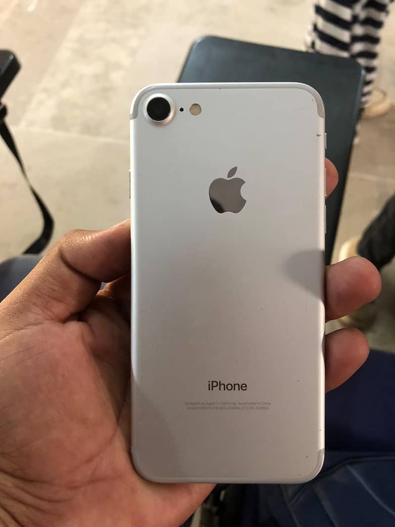 Apple iPhone 7 0