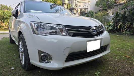 Toyota Corolla Axio hybrid 2014