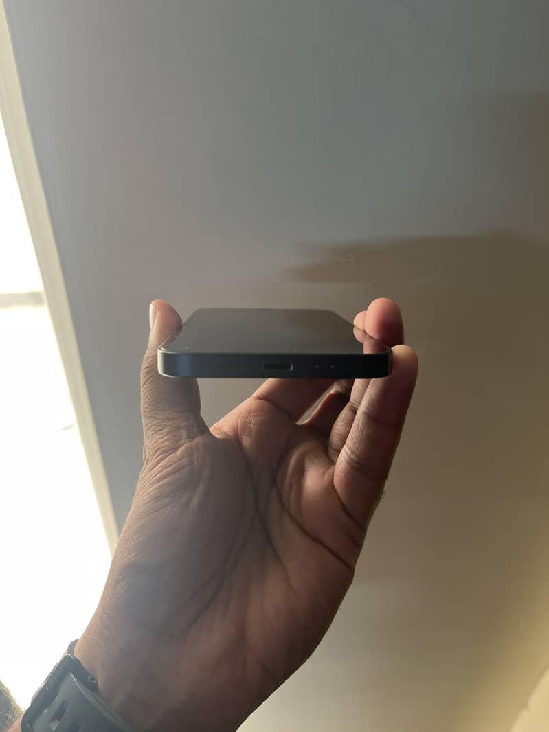 Apple iPhone 12 3