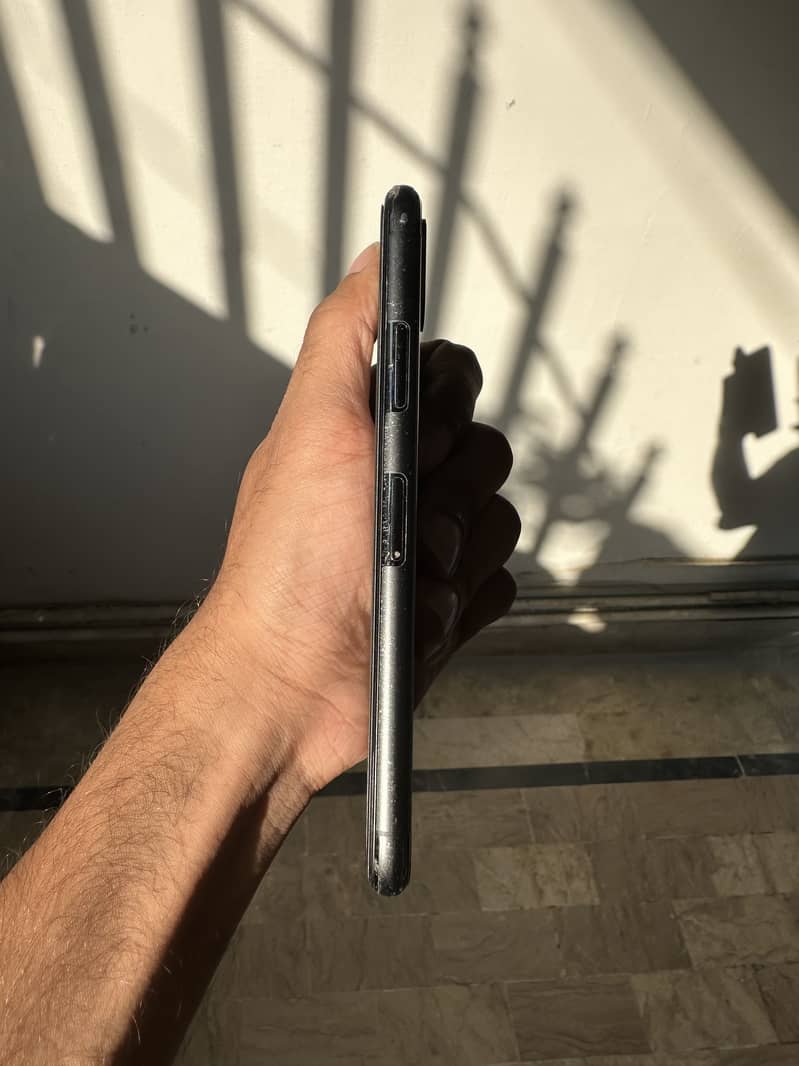 Apple iPhone X 4