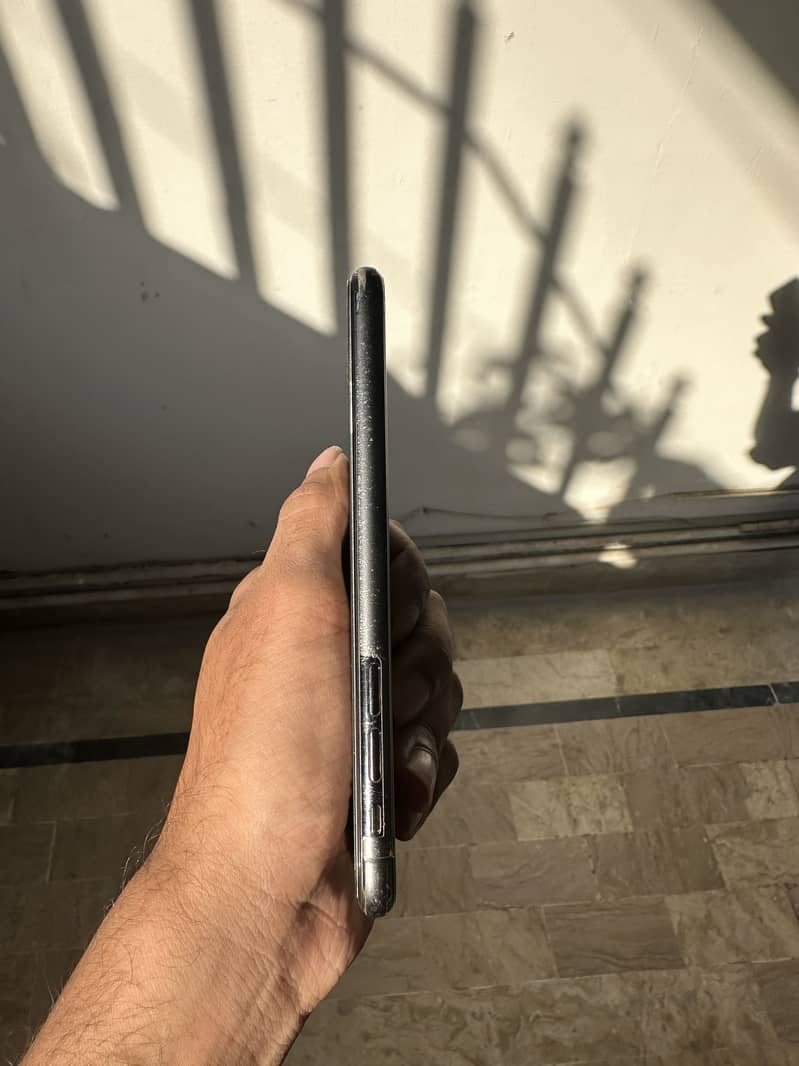 Apple iPhone X 5