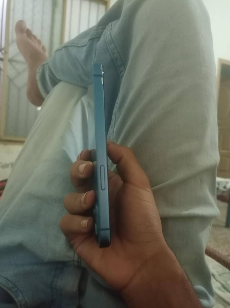 Apple iPhone 13 4