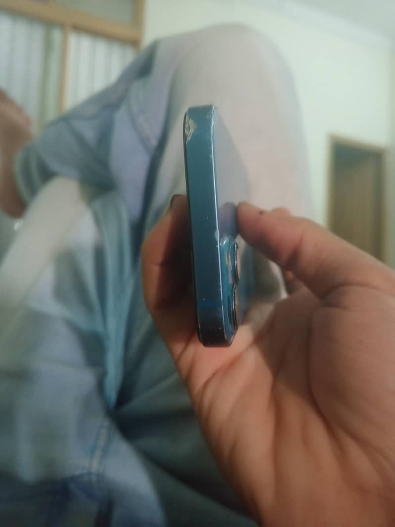 Apple iPhone 13 5