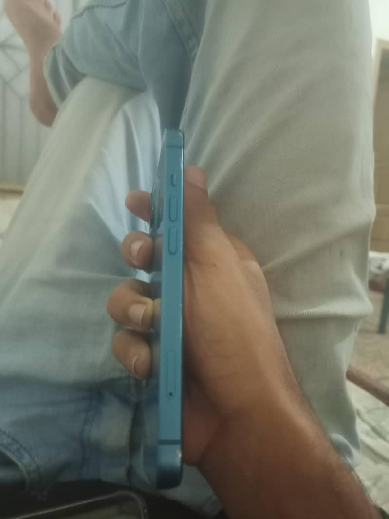 Apple iPhone 13 6