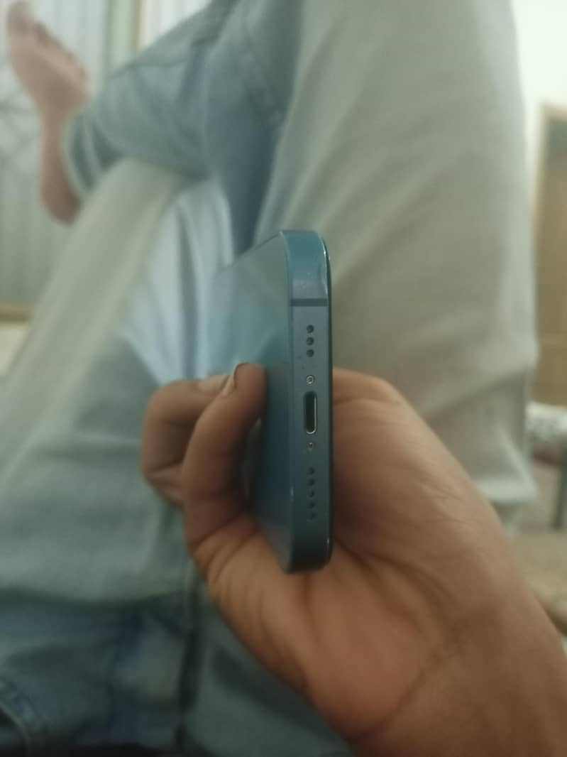 Apple iPhone 13 7