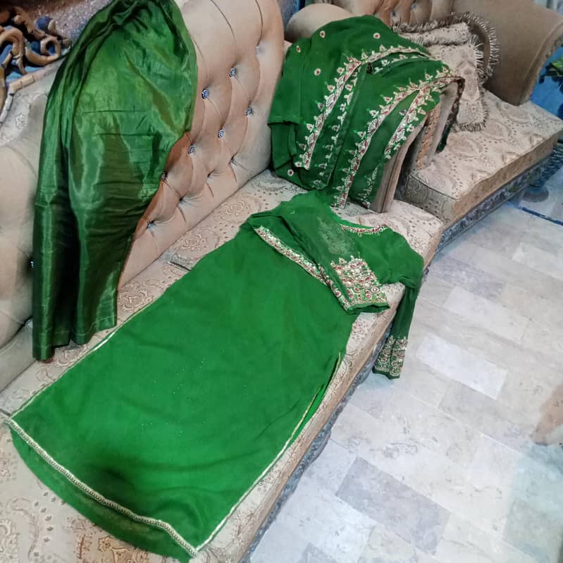 سلے ہوئے کپڑے تھری پیس سوٹ ہاتھ کی کڑھائی والے سوٹ شموز سلک شفون 18