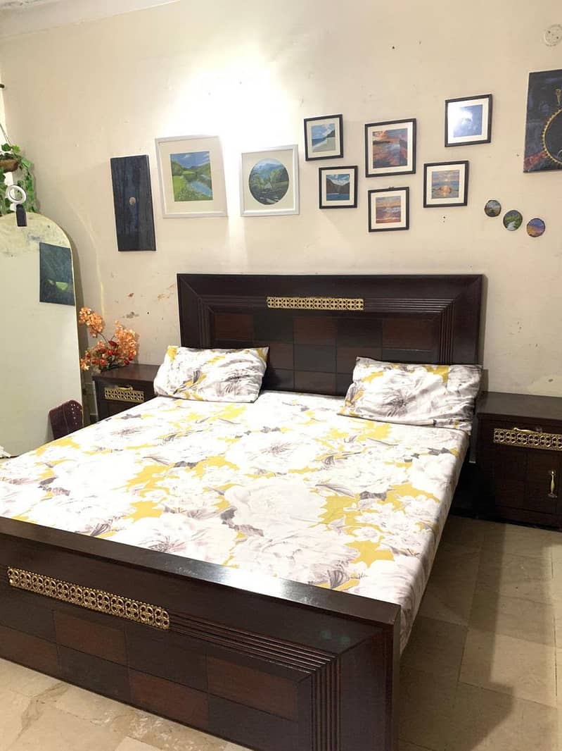 Bed and side tables 0
