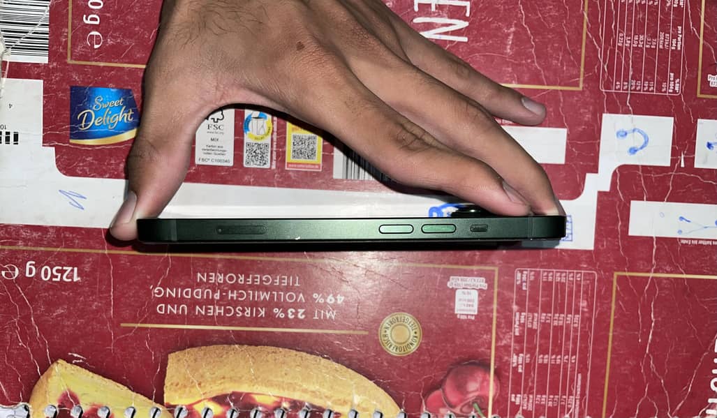 Apple iPhone 13 5