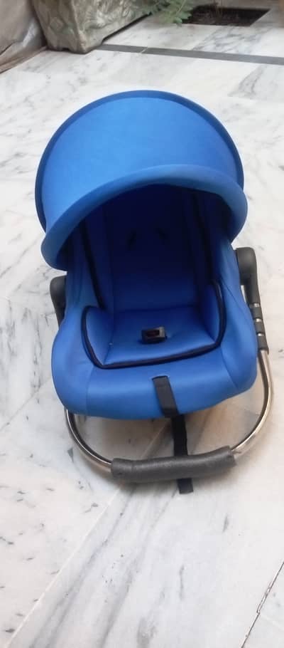 Golden Baby Car Seat / Carry Cot