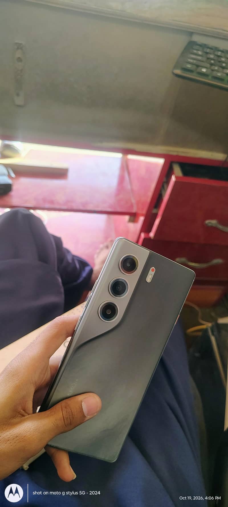 Tecno CAMON 40 Pro 0