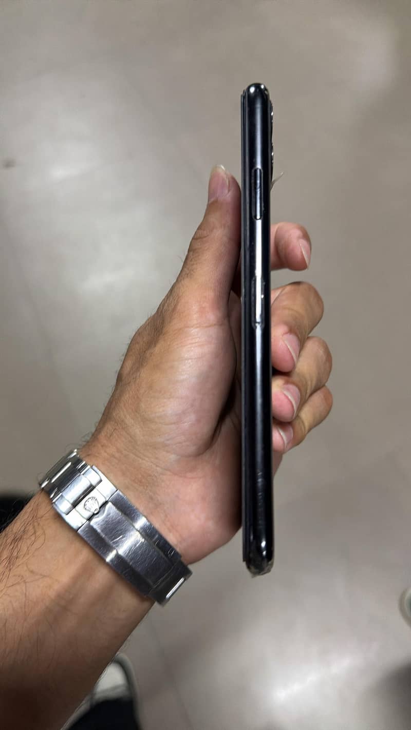Apple iPhone 11 Pro Max 6