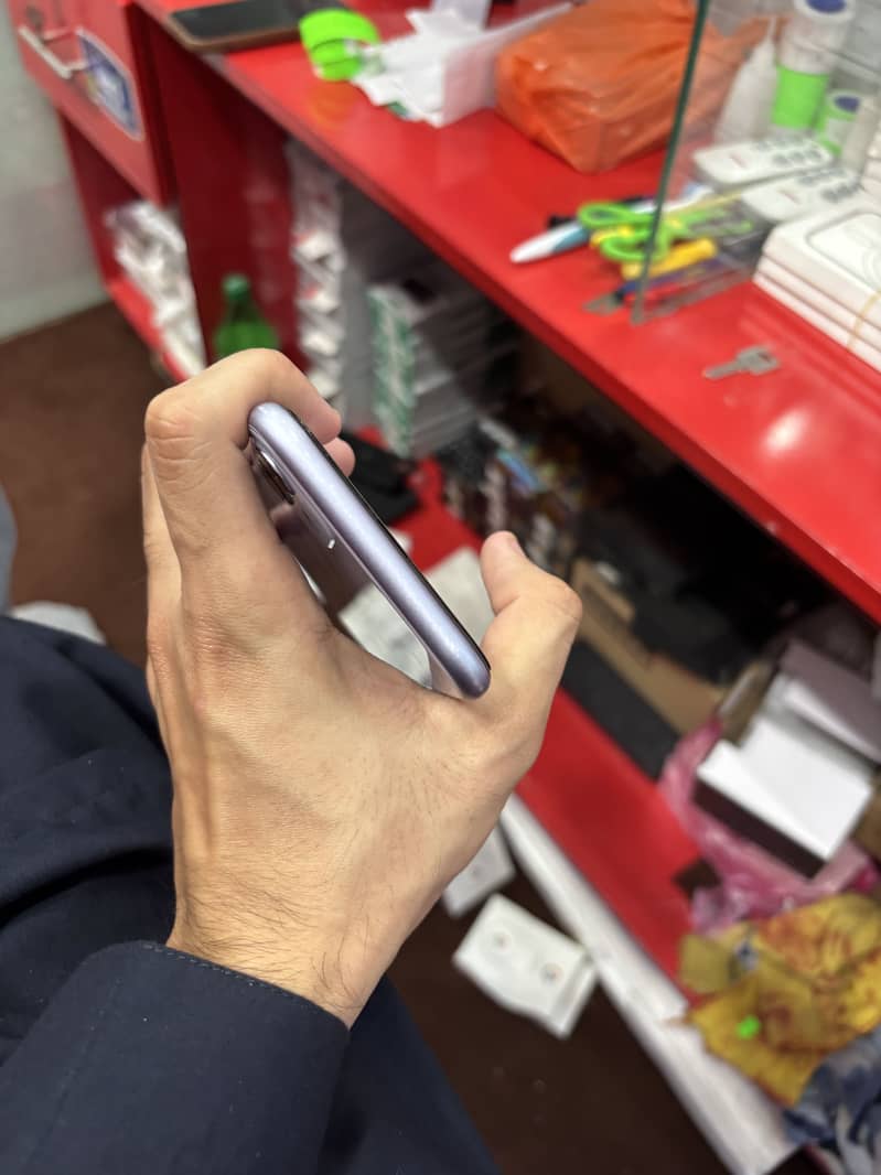 Apple iPhone 11 3