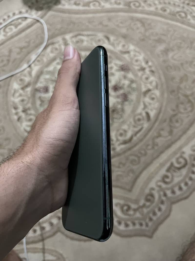 Apple iPhone 11 Pro 2