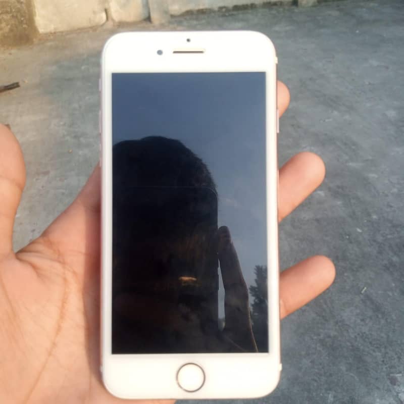 Apple iPhone 7 0